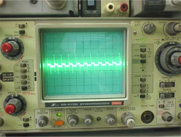 出力側のスパイク電圧(24V)